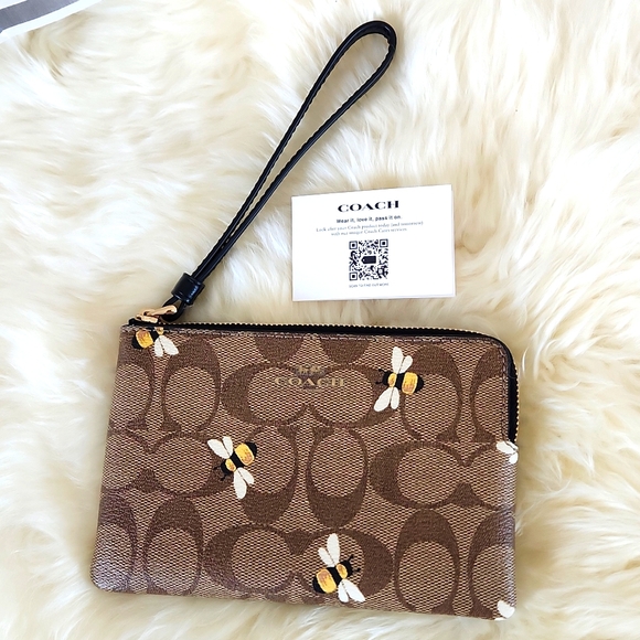Adorable NWOT Coach Bumblebee Signature Corner Zip Wristlet 🤎🐝🖤 - Picture 15 of 15